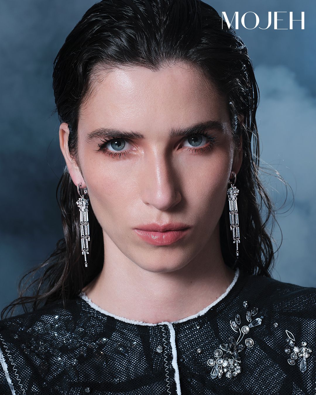 PANTHÈRE DE CARTIER EARRINGS IN WHITE GOLD WITH EMERALD, ONYX AND DIAMOND, CARTIER FINE JEWELLERY DRESS, ERDEM